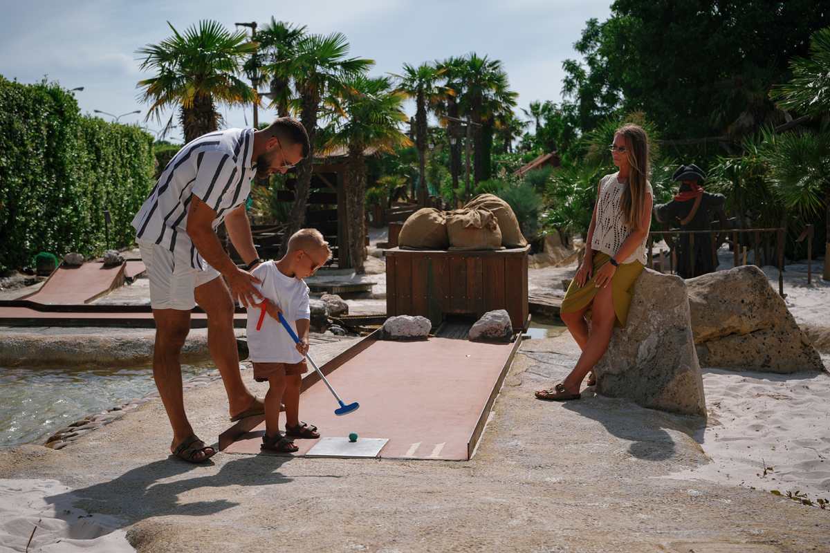 Immagine Caribe Bay amplia l’esperienza: arriva il Caribbean Golf, il minigolf caraibico tematizzato