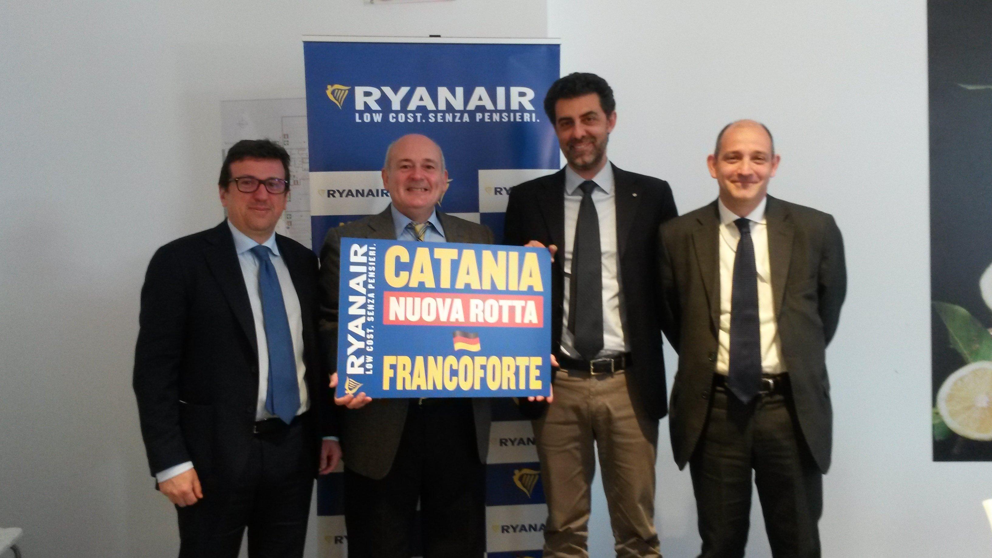 Immagine di sfondo della pagina Ryanair cresce su Catania