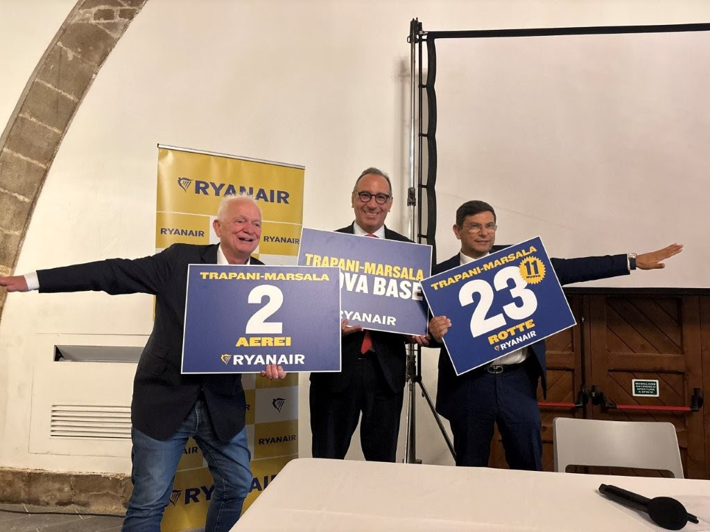 Immagine di sfondo della pagina Addizionale abolita e traffico in crescita: Ryanair scommette sull'aeroporto di Trapani