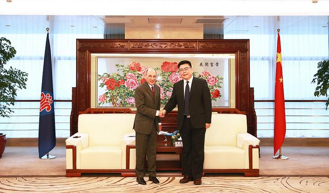 Immagine di sfondo della pagina Qatar Airways, acquisito 5% di China Southern 