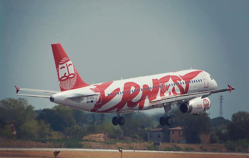 Immagine di sfondo della pagina Ernest Airlines potenzia Genova 