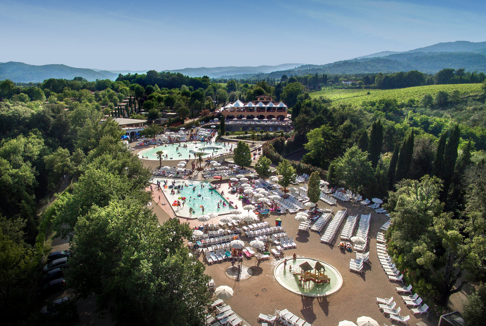 Immagine di sfondo della pagina Human Company, estate 2025: boom del turismo outdoor e voglia di vacanza nonostante i rincari