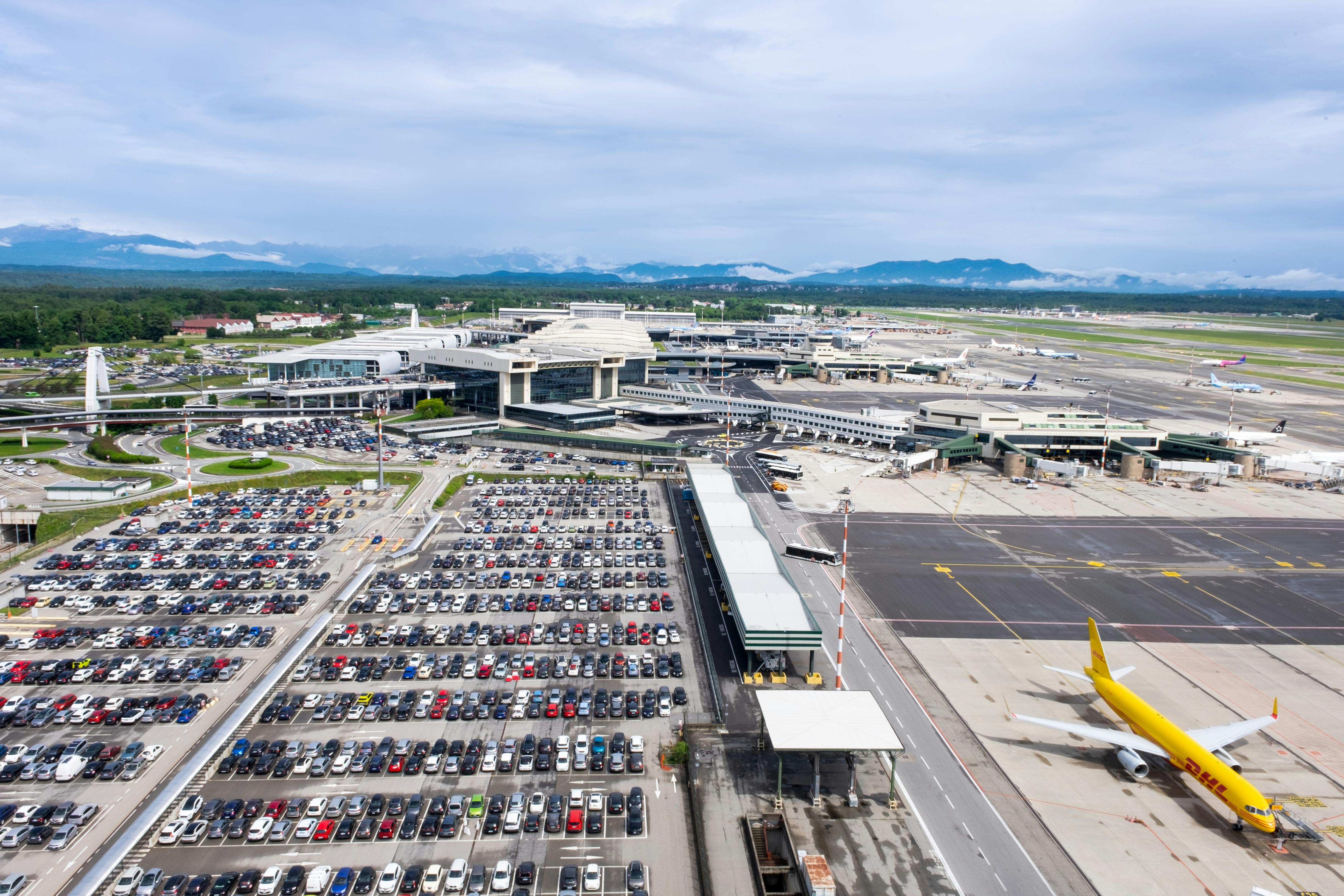 Immagine di sfondo della pagina Paura a Malpensa: uomo in stato di agitazione appicca un incendio al banco check-in