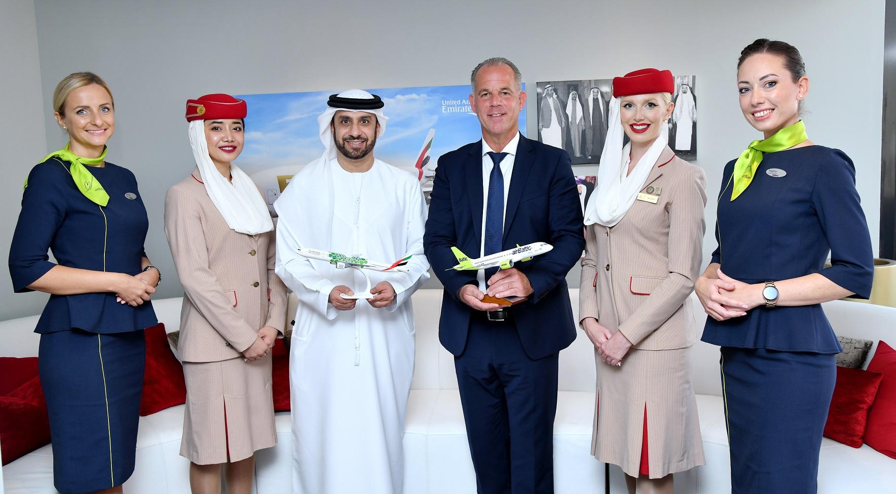 Immagine di sfondo della pagina Emirates, accordo di codeshare con airBaltic