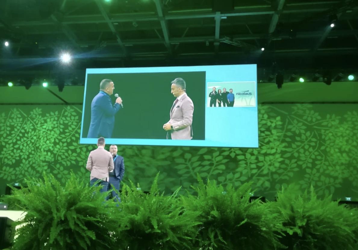 Immagine di sfondo della pagina Nicolaus al Salesforce Basecamp Milan