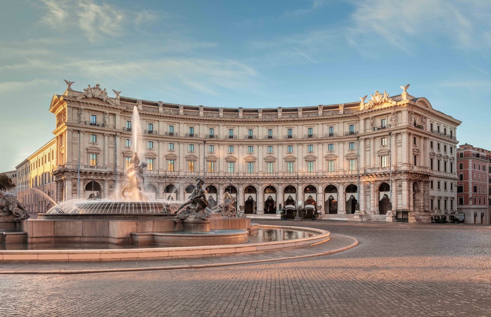 Immagine di sfondo della pagina Eleganza e accoglienza premiate: Anantara Palazzo Naiadi di Roma nella World’s Best List 2025