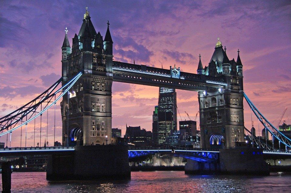 Immagine di sfondo della pagina Momondo, London Calling per gli italiani