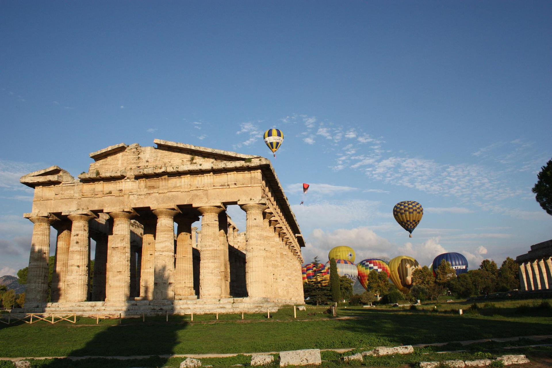Immagine di sfondo della pagina A Paestum il Festival delle Mongolfiere