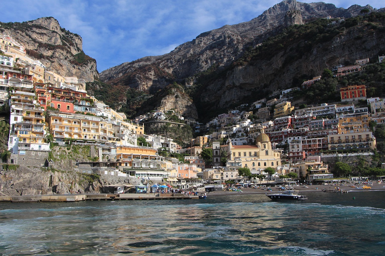 Immagine Estate 2025: 36,1 milioni di italiani in viaggio, il turismo cresce e si trasforma