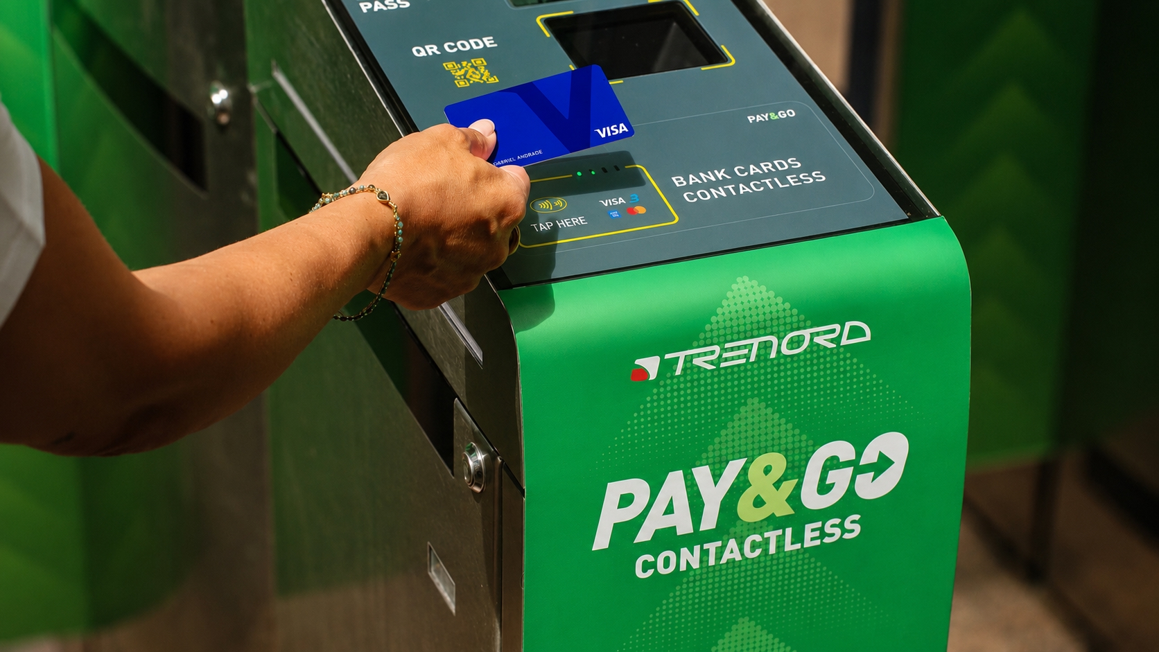 Immagine Trenord estende Pay&Go: il biglietto si acquista con due tap contactless