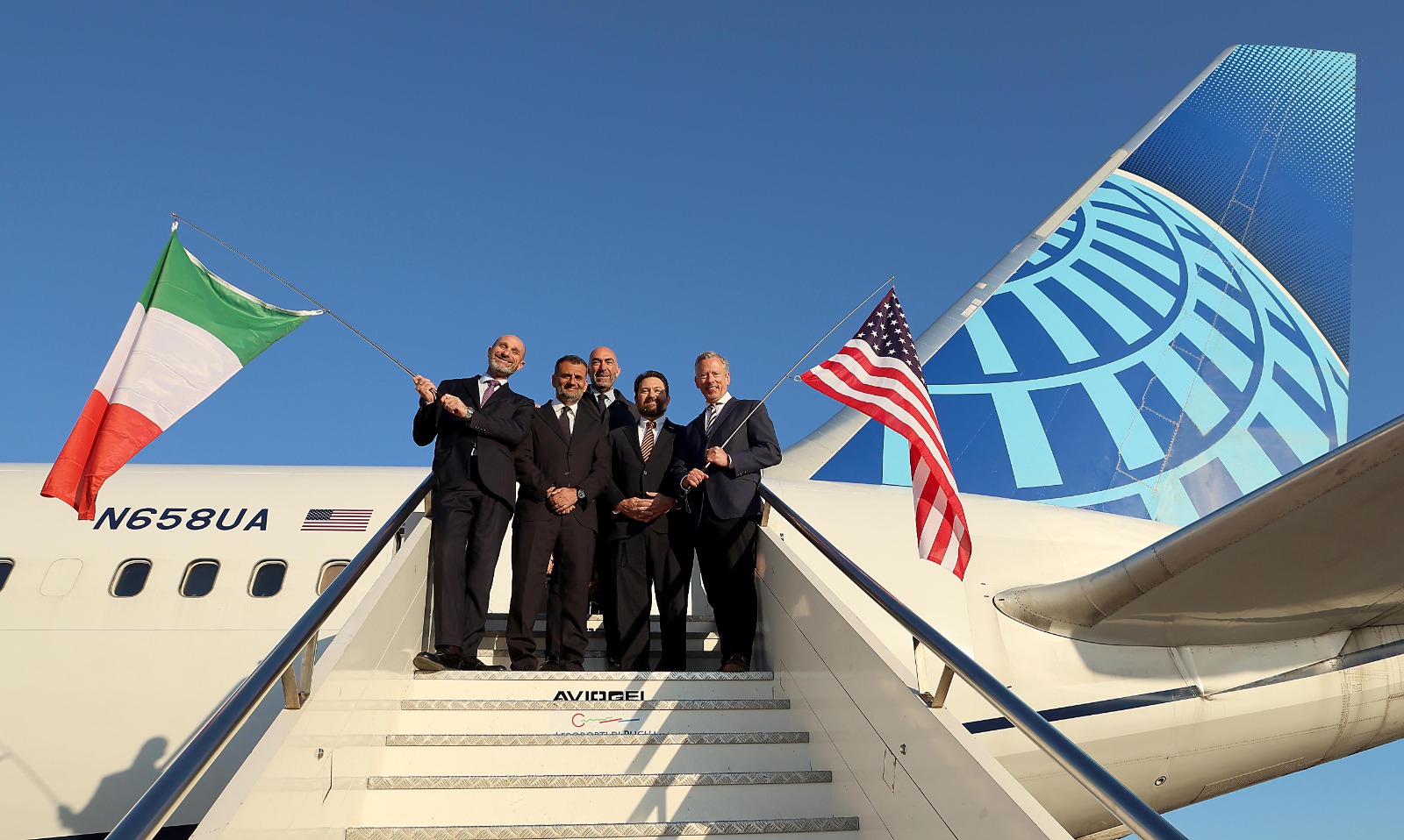 Immagine di sfondo della pagina United Airlines ha lanciato il volo diretto Bari–Newark/New York