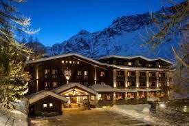 Immagine di sfondo della pagina Cervinia riapre l'Hotel Hermitage Relais&Châteaux
