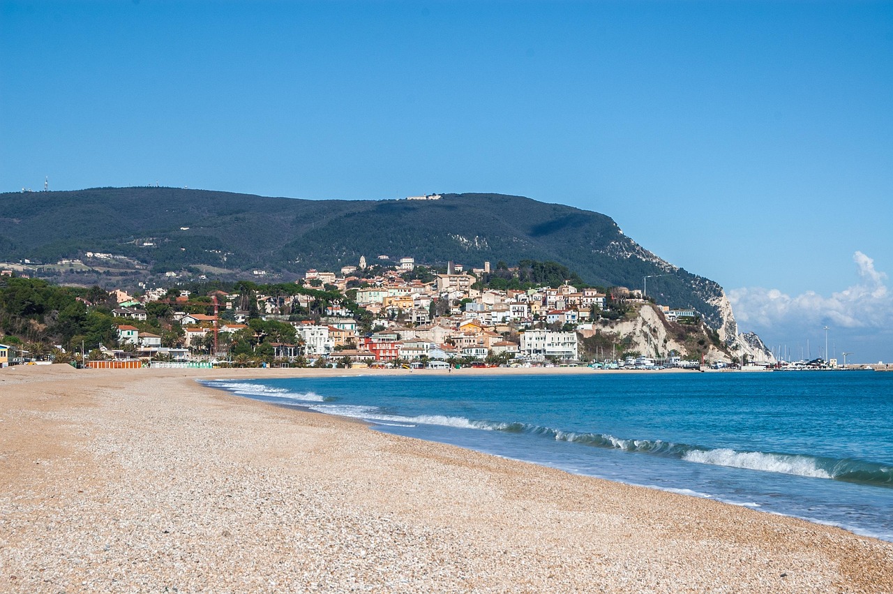 Immagine di sfondo della pagina Turismo gastronomico, nuove leve di business: +10% le ricerche online nel 2024