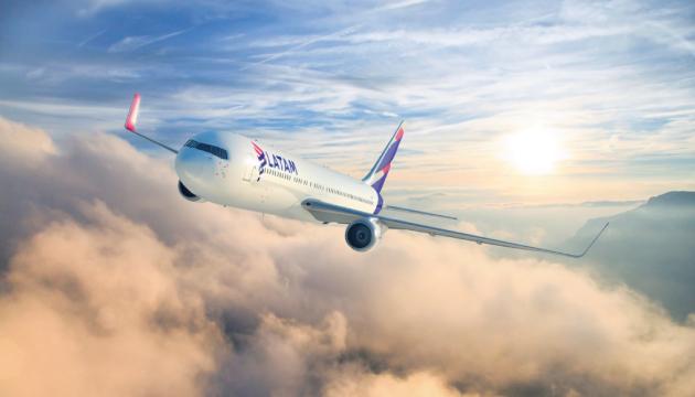 Immagine di sfondo della pagina LATAM consolida programma LATAM Pass
