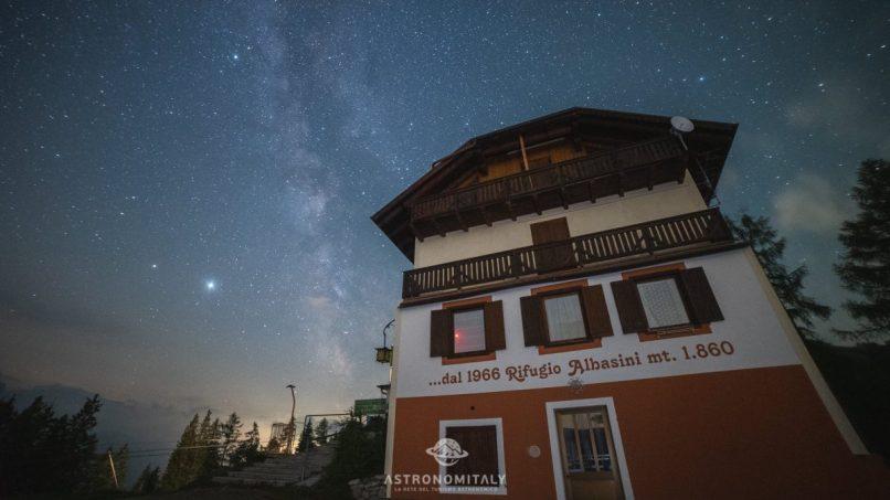 Immagine di sfondo della pagina AstroTrekking a Dimaro Folgarida in Val di Sole