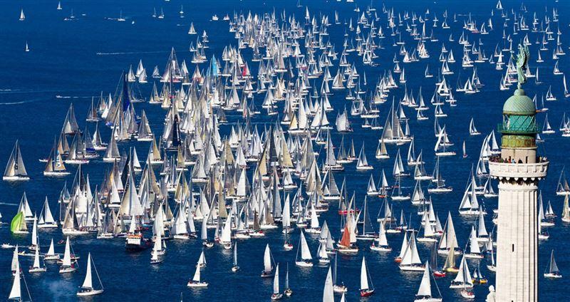 Immagine di sfondo della pagina Il Gruppo Hit dispiega le vele per la Barcolana