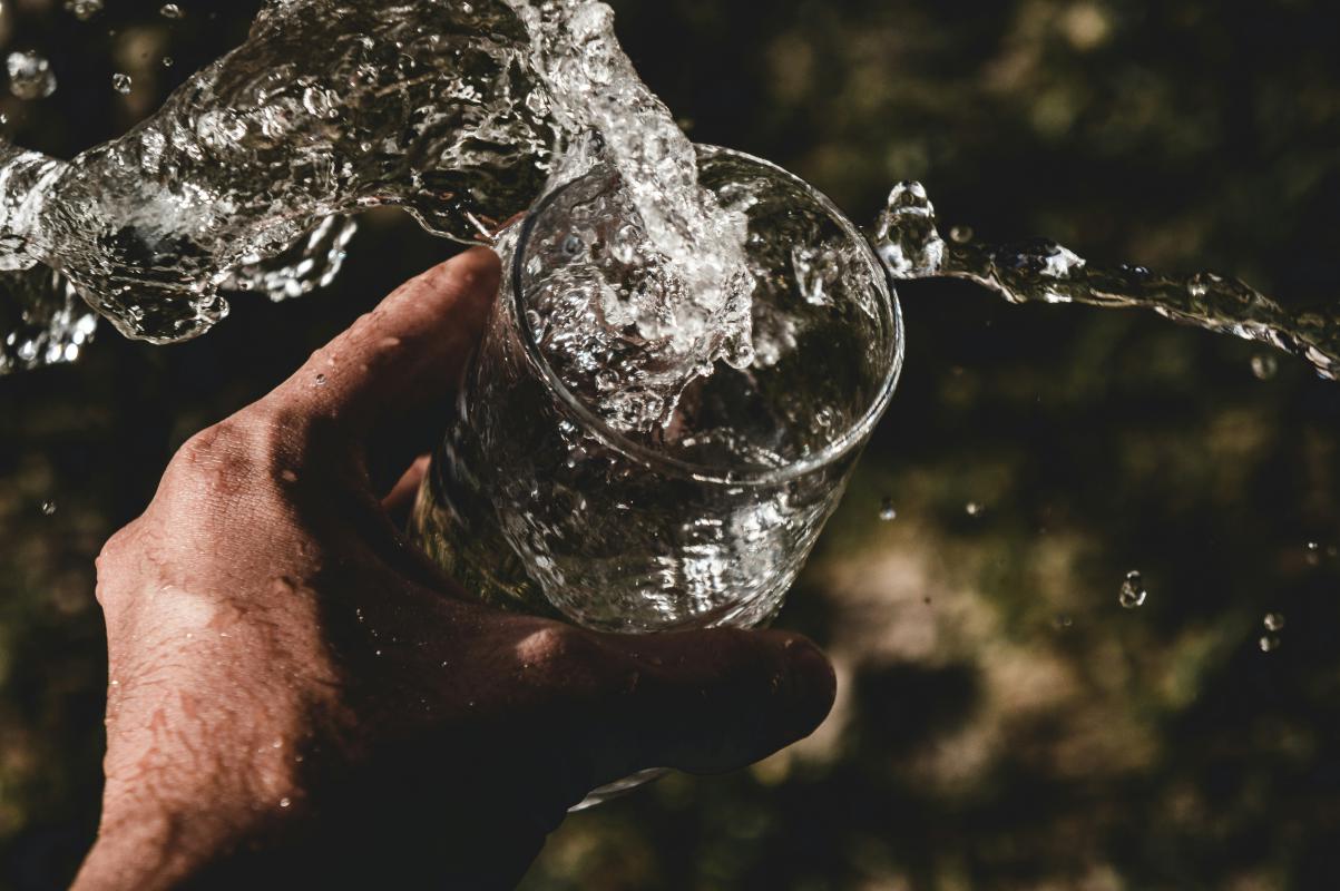 Immagine di sfondo della pagina FITURNEXT 2026: al centro la gestione responsabile dell’acqua nel turismo