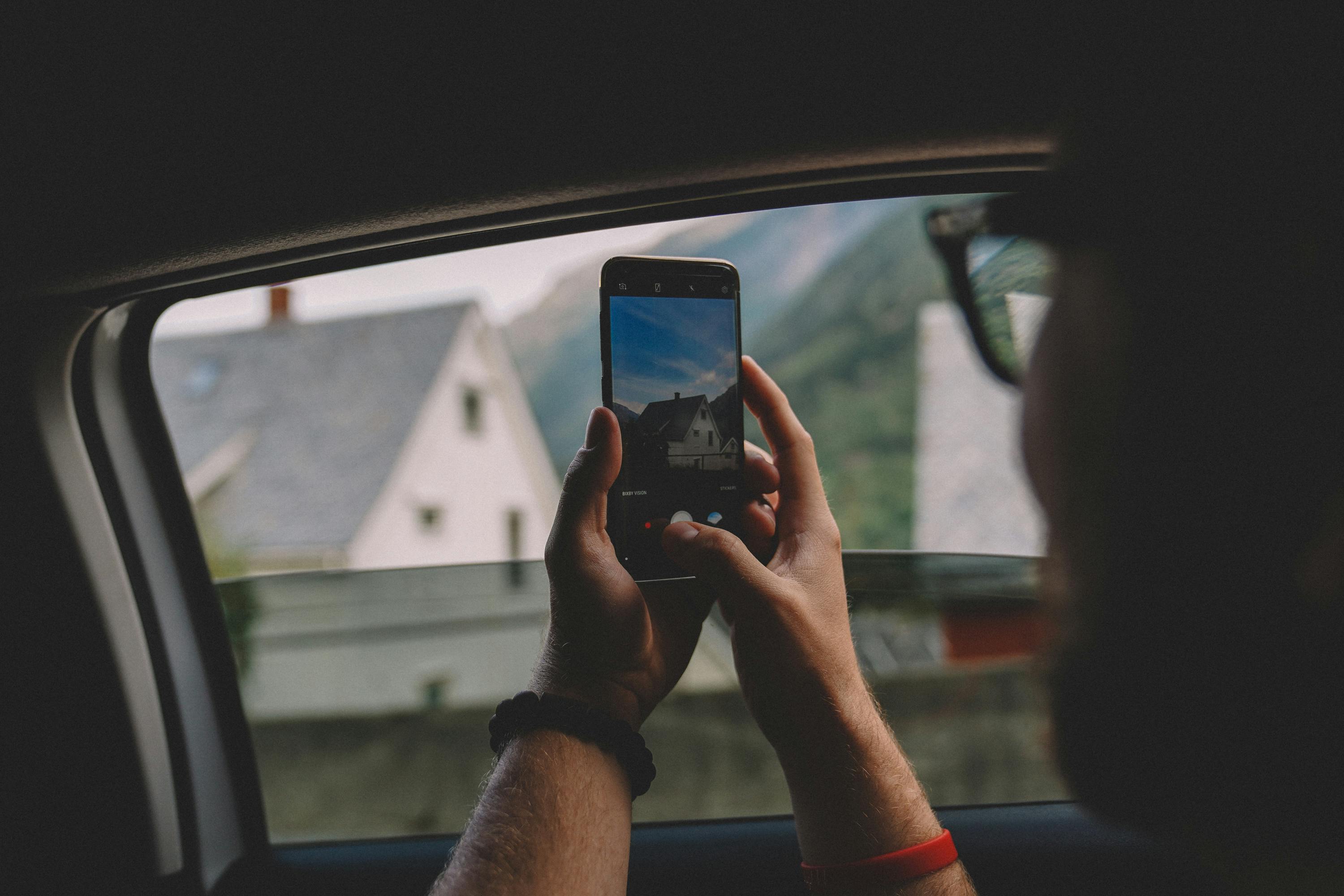 Immagine di sfondo della pagina Connessione smart in viaggio: nasce la partnership tra Saily e Alpitour World
