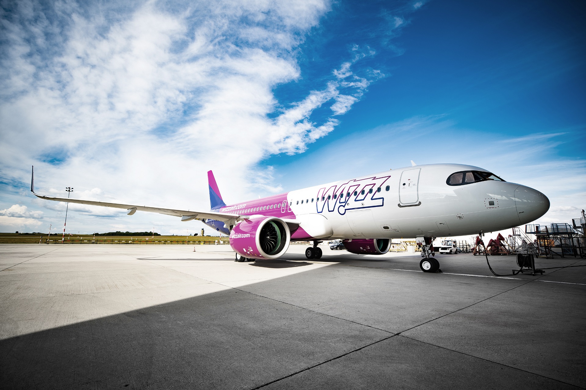 Immagine di sfondo della pagina Wizz Air vola da Bari e Napoli in direzione Armenia: via alle nuove rotte per Erevan
