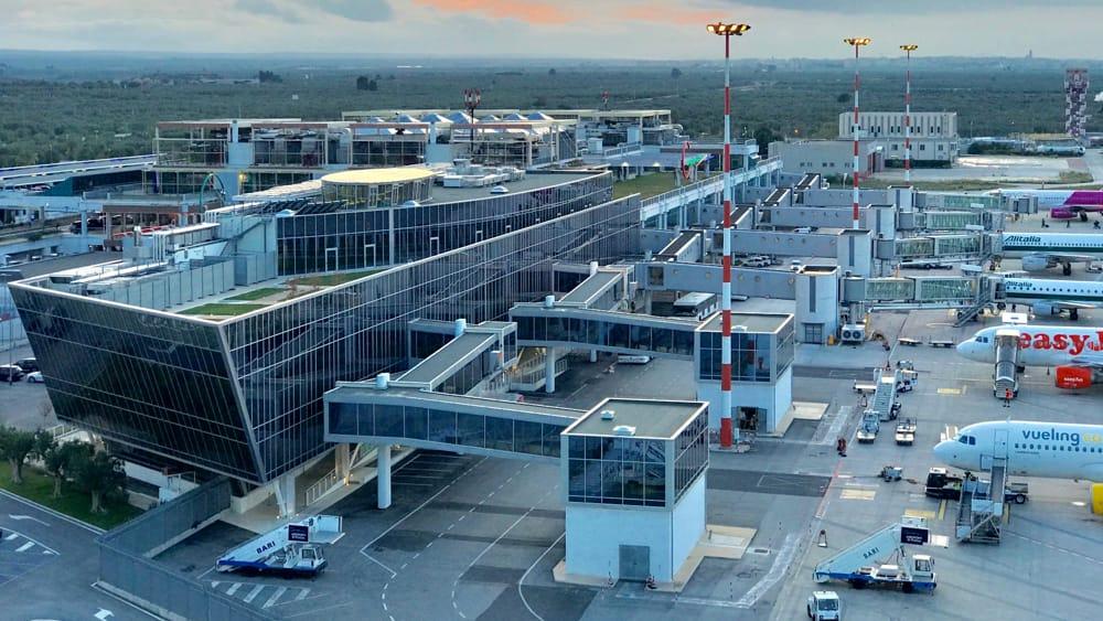 Immagine di sfondo della pagina Aeroporti di Puglia cassa integrazione straordinaria per i dipendenti