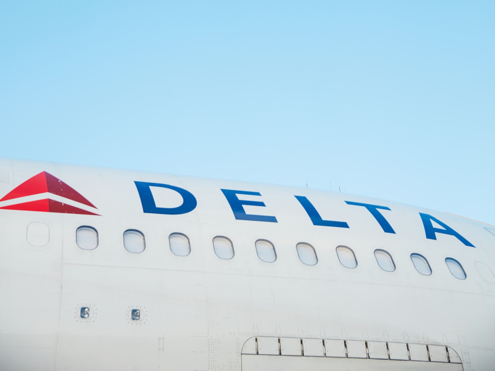 Immagine Delta Air Lines chiude il 2025 con ricavi record e guarda al 2026: utili attesi in crescita del 20%