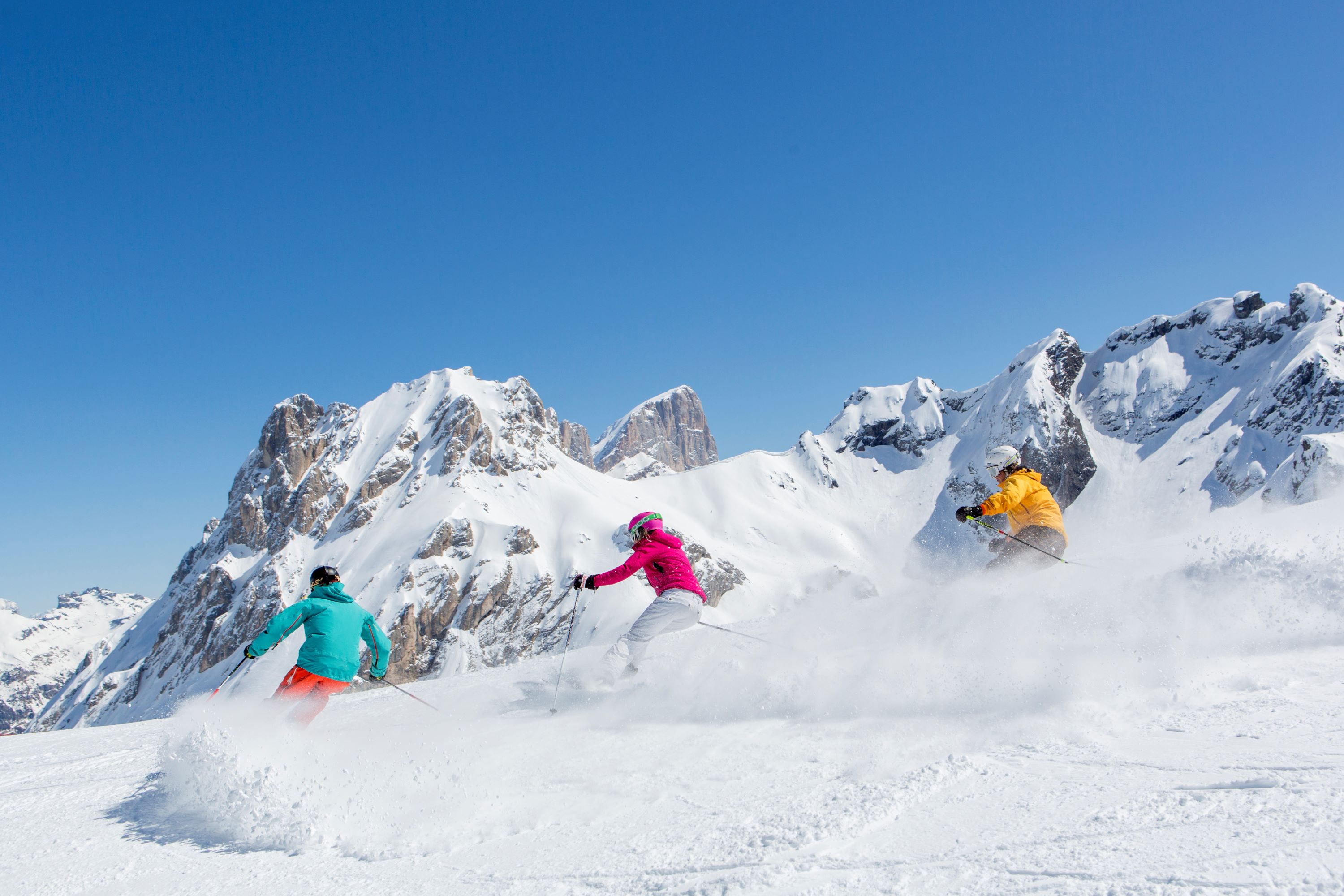Immagine di sfondo della pagina Val di Fassa-Carezza: al via la nuova stagione invernale nel cuore delle Dolomiti