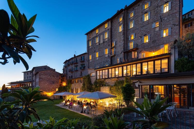 Immagine di sfondo della pagina Assisi, i 50 anni del Fontebella Palace Hotel 