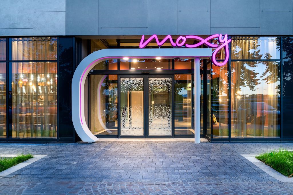 Immagine di sfondo della pagina Moxy Verona apre le porte: design, energia e ospitalità Marriott nel cuore della città