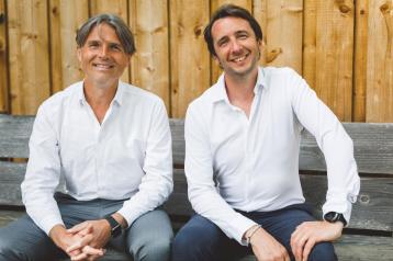 Immagine di sfondo della pagina HomeExchange, le mani su Love Home Swap