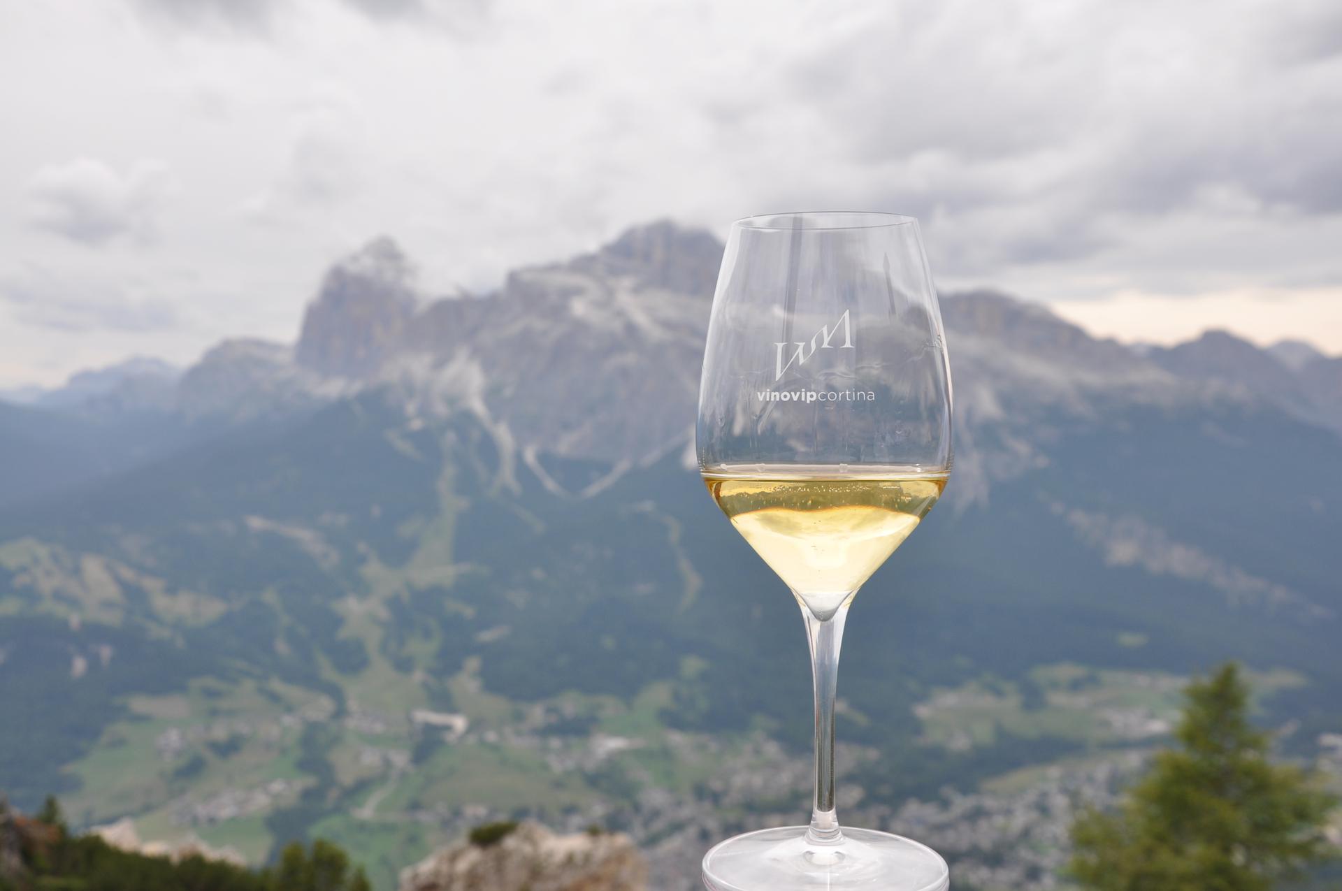 Immagine di sfondo della pagina Tutto pronto per VinoVip Cortina 2022