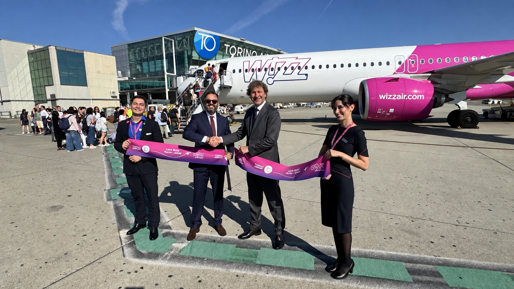 Immagine di sfondo della pagina Wizz Air e Torino Airport inaugurano la nuova base: parte una nuova fase di crescita in Piemonte