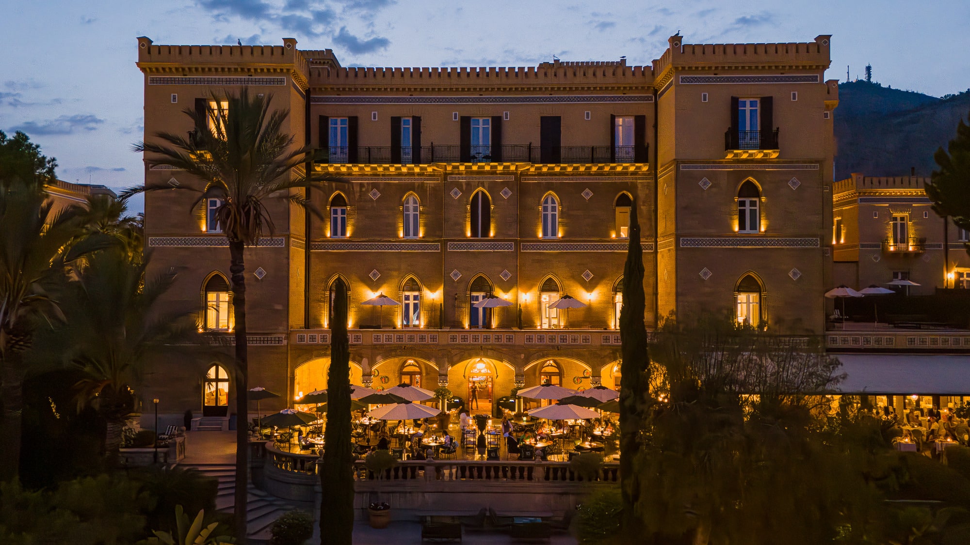 Immagine di sfondo della pagina Opera, jazz e gourmet: performance private con il Musical Room Service di Rocco Forte