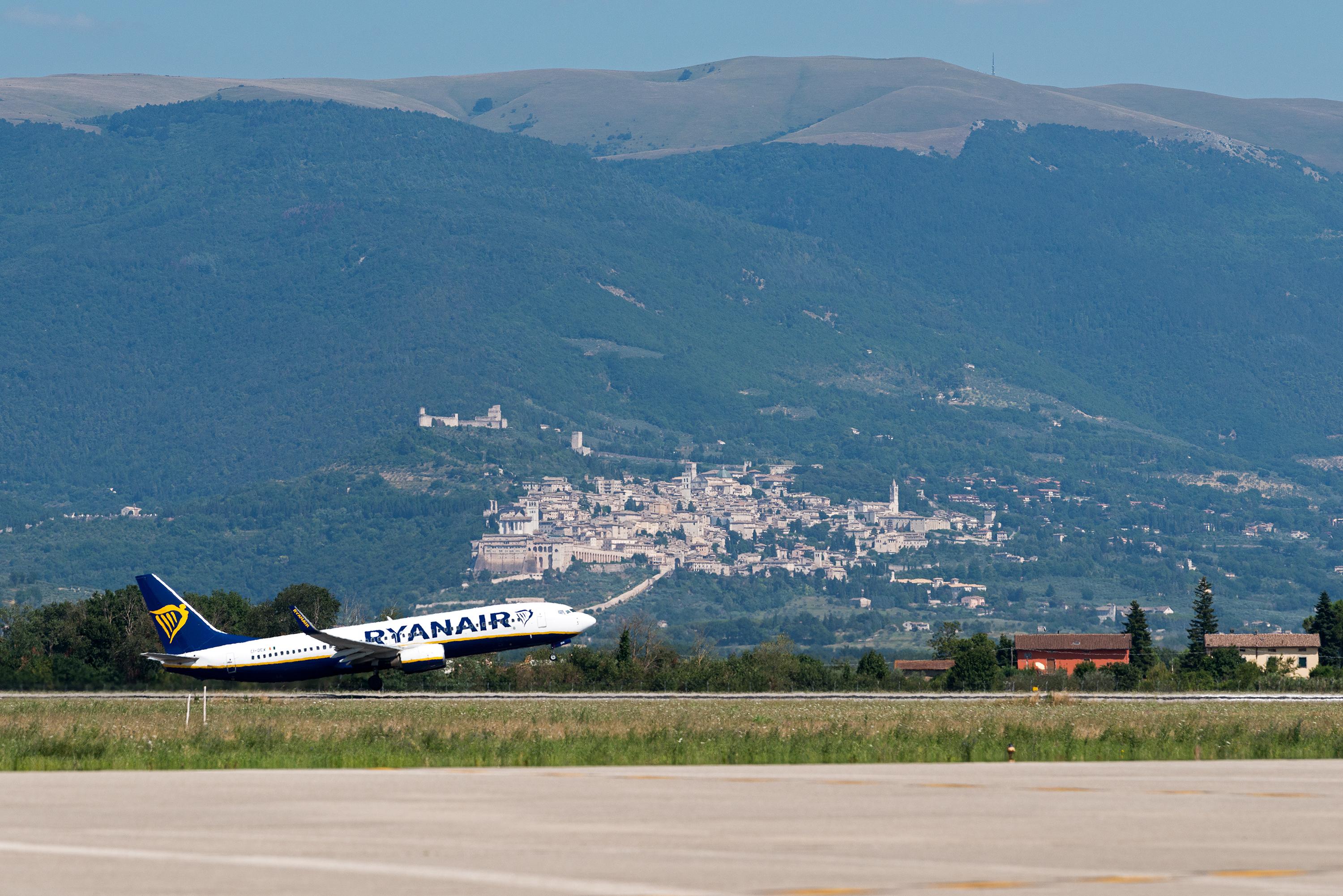 Immagine di sfondo della pagina Ryanair, debutta il Perugia-Vienna