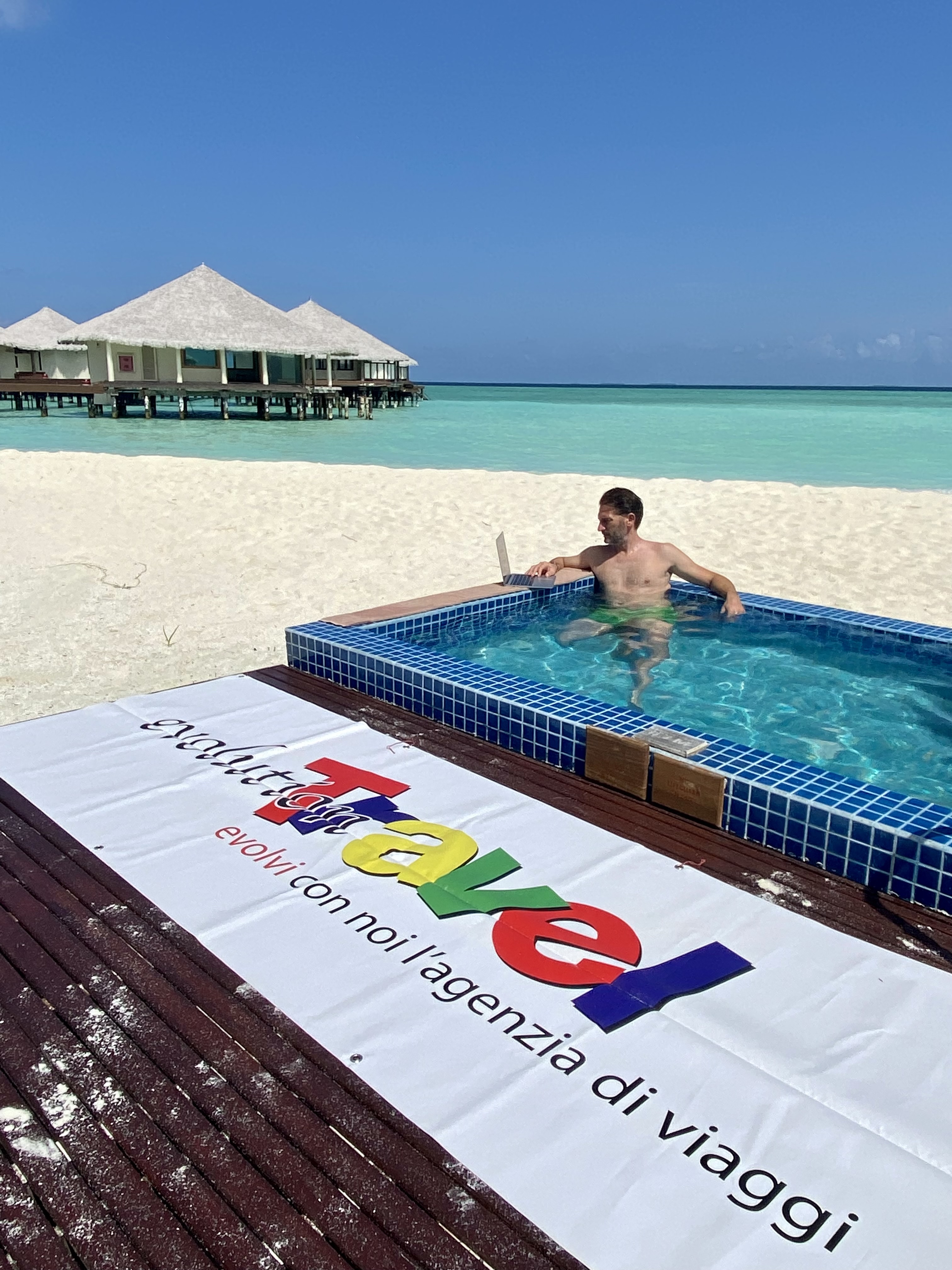 Immagine di sfondo della pagina Dalle scrivanie ai resort: la seconda vita con Evolution Travel