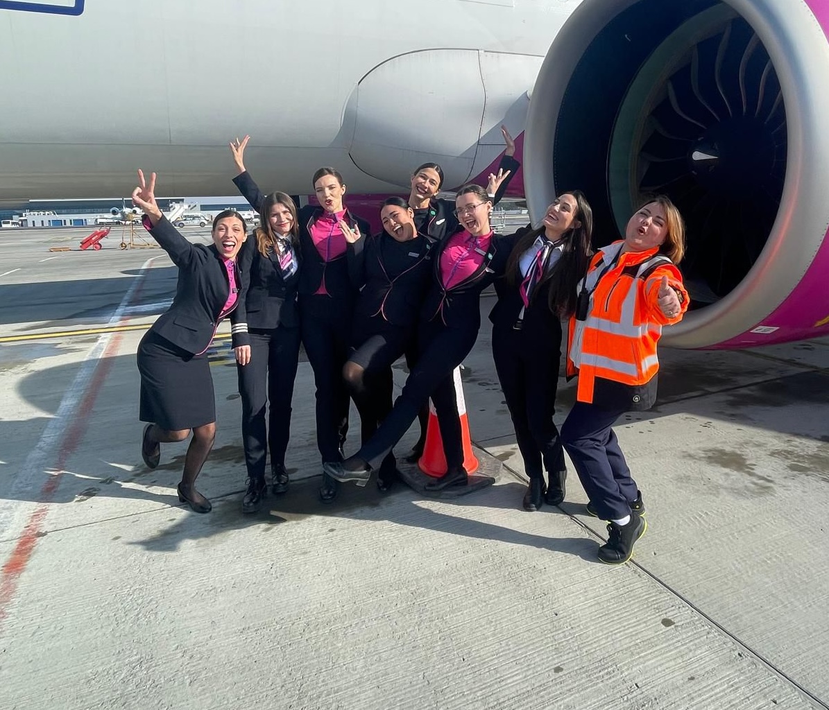 Immagine Wizz Air rafforza l’impegno per la parità di genere: equipaggi femminili e programmi per future pilote