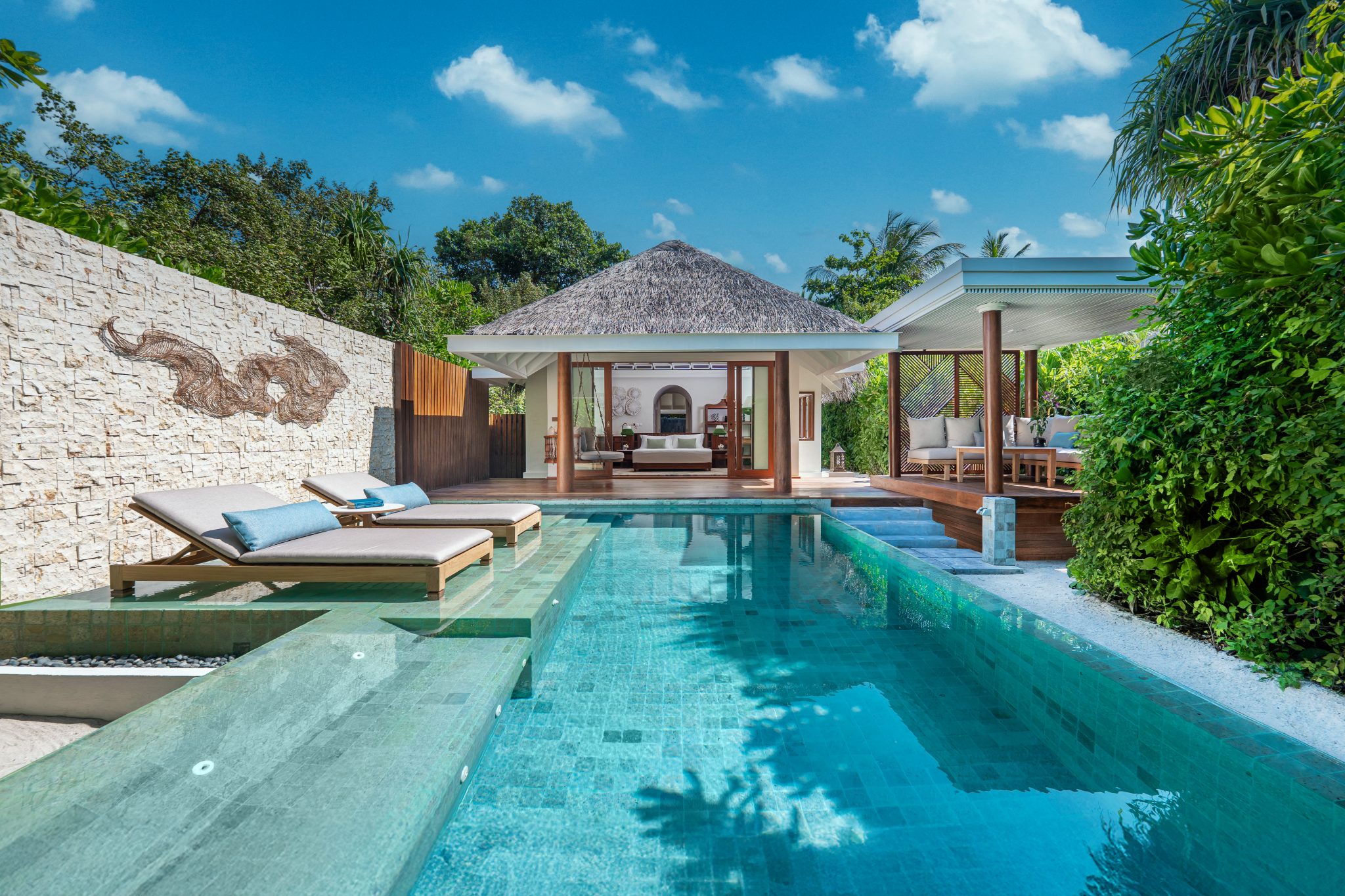 Immagine di sfondo della pagina Anantara Kihavah rilancia le Beach Pool Villas: nuovo concept di lusso pieds-dans-le-sable alle Maldive