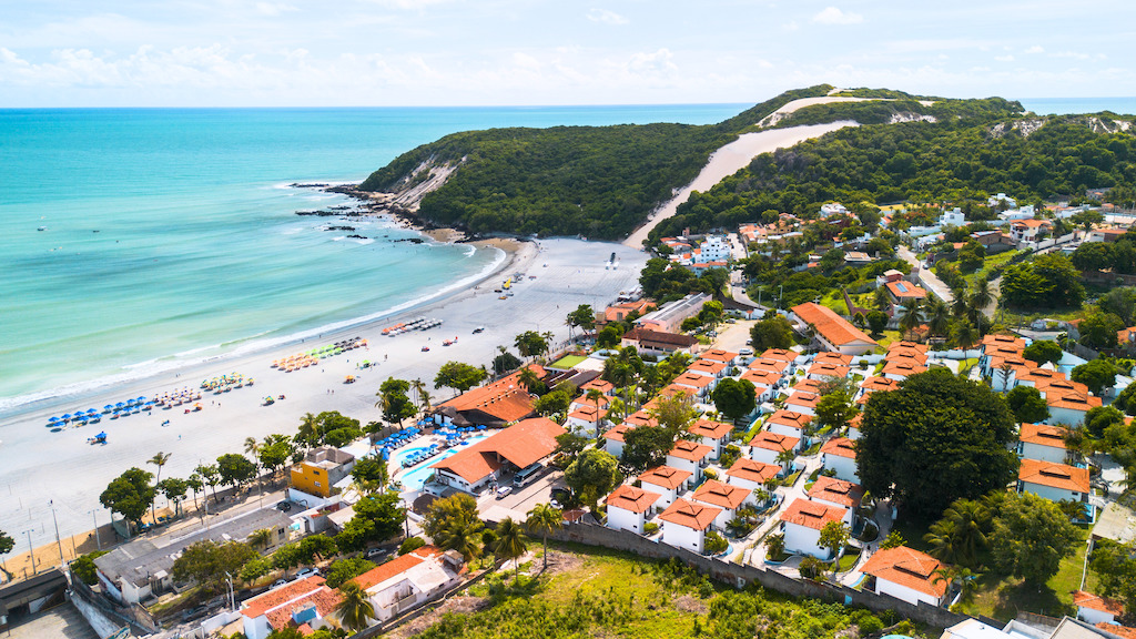 Immagine di sfondo della pagina Dimensione Turismo lancia le proposte Estate 2026: itinerari selezionati con partenze garantite e prezzo fisso