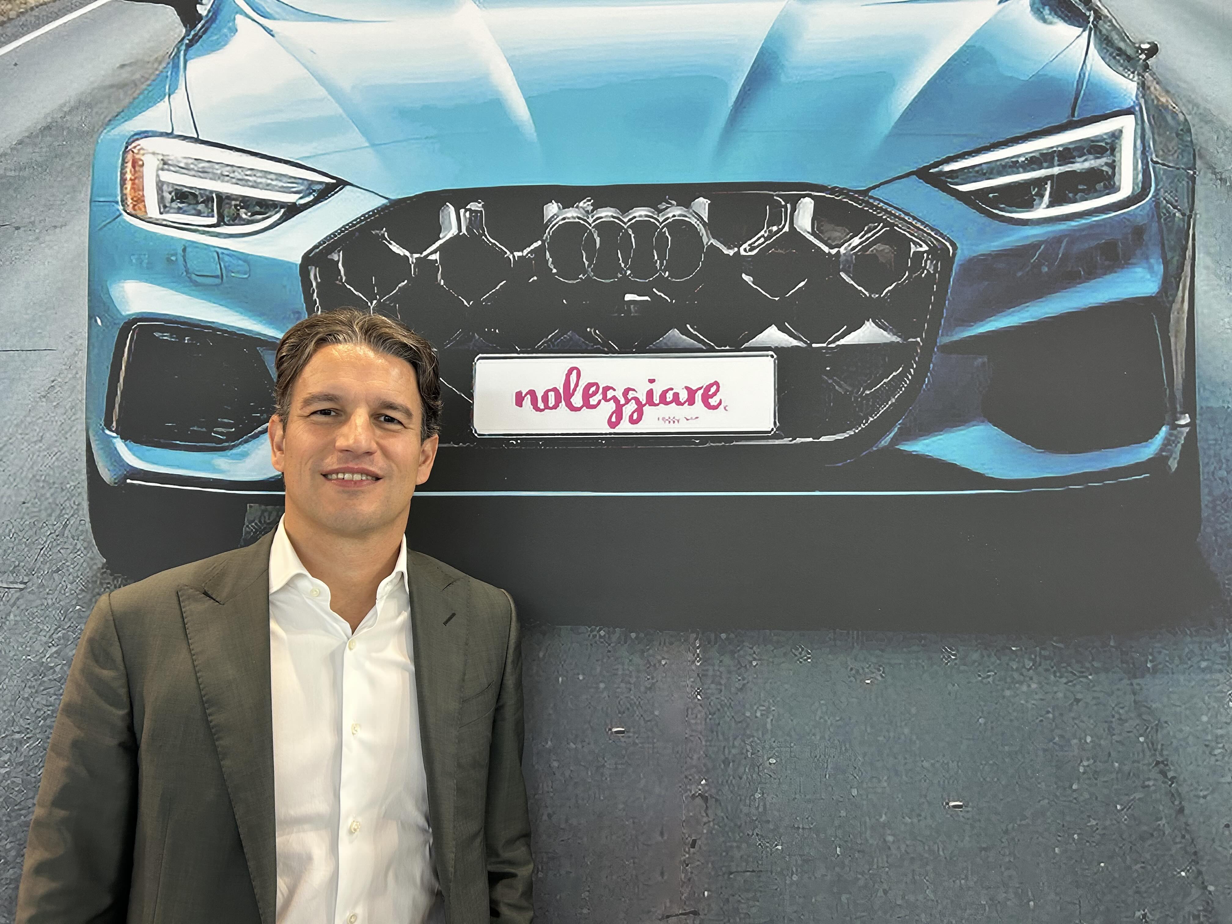 Immagine di sfondo della pagina Noleggiare accelera nel 2025: nuovi uffici, più auto e crescita sul premium