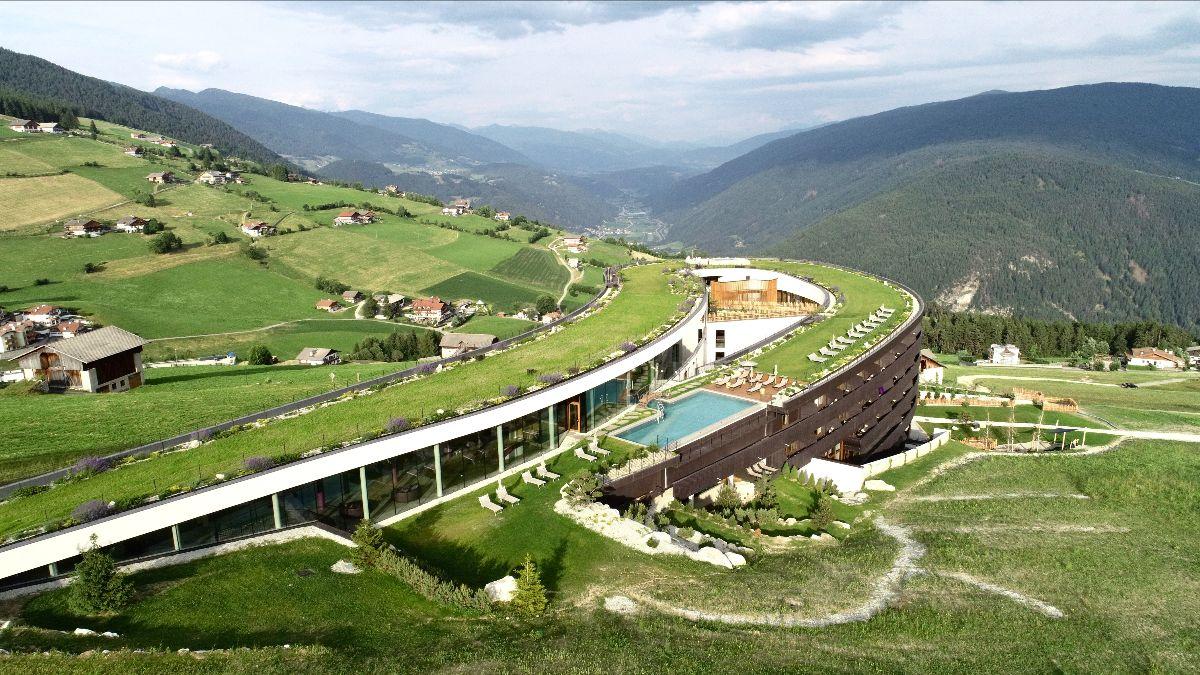Immagine di sfondo della pagina Familiamus entra nei Familienhotels Südtirol