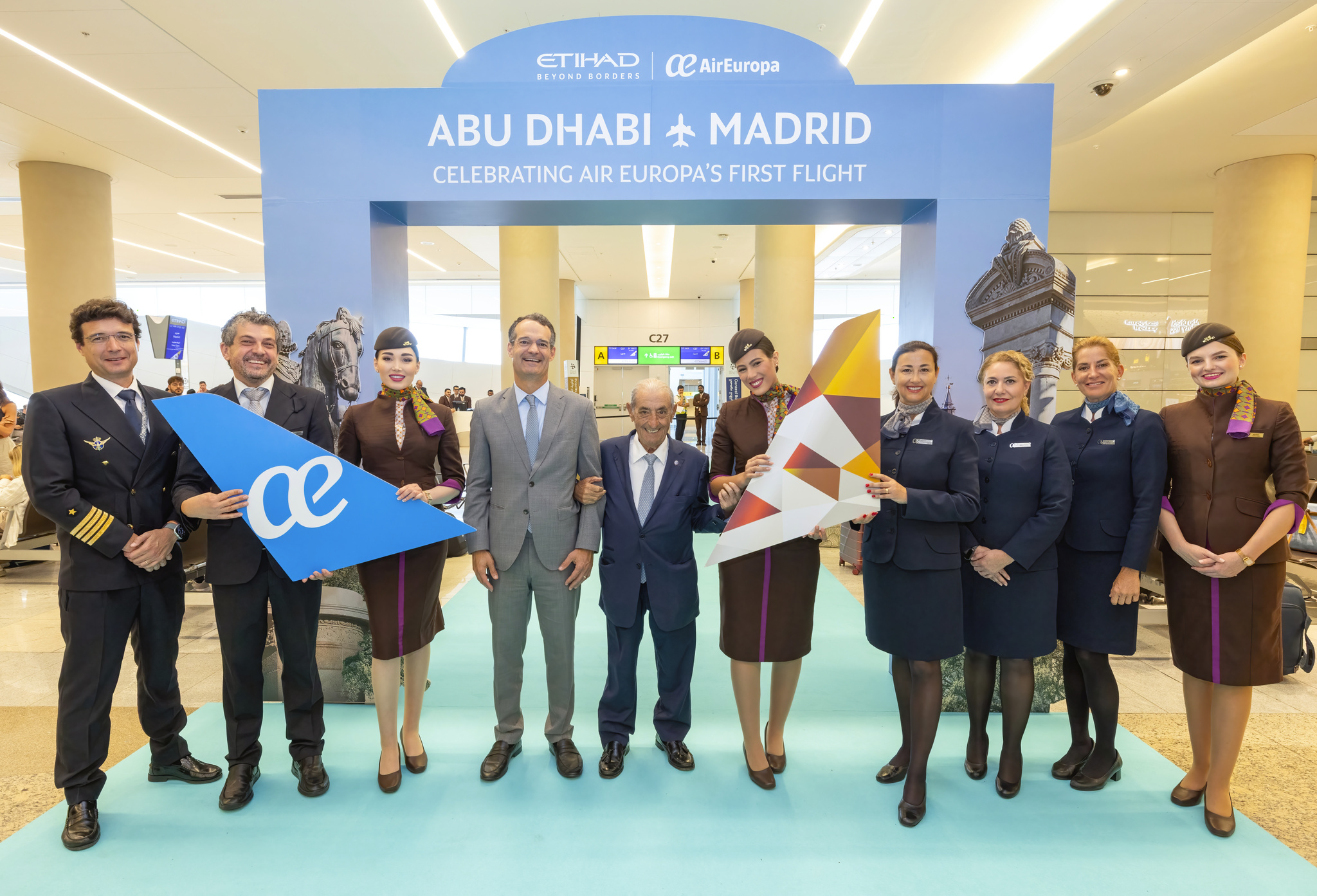 Immagine di sfondo della pagina Nuove rotte e alleanze: Air Europa vola da Abu Dhabi a Madrid con Etihad