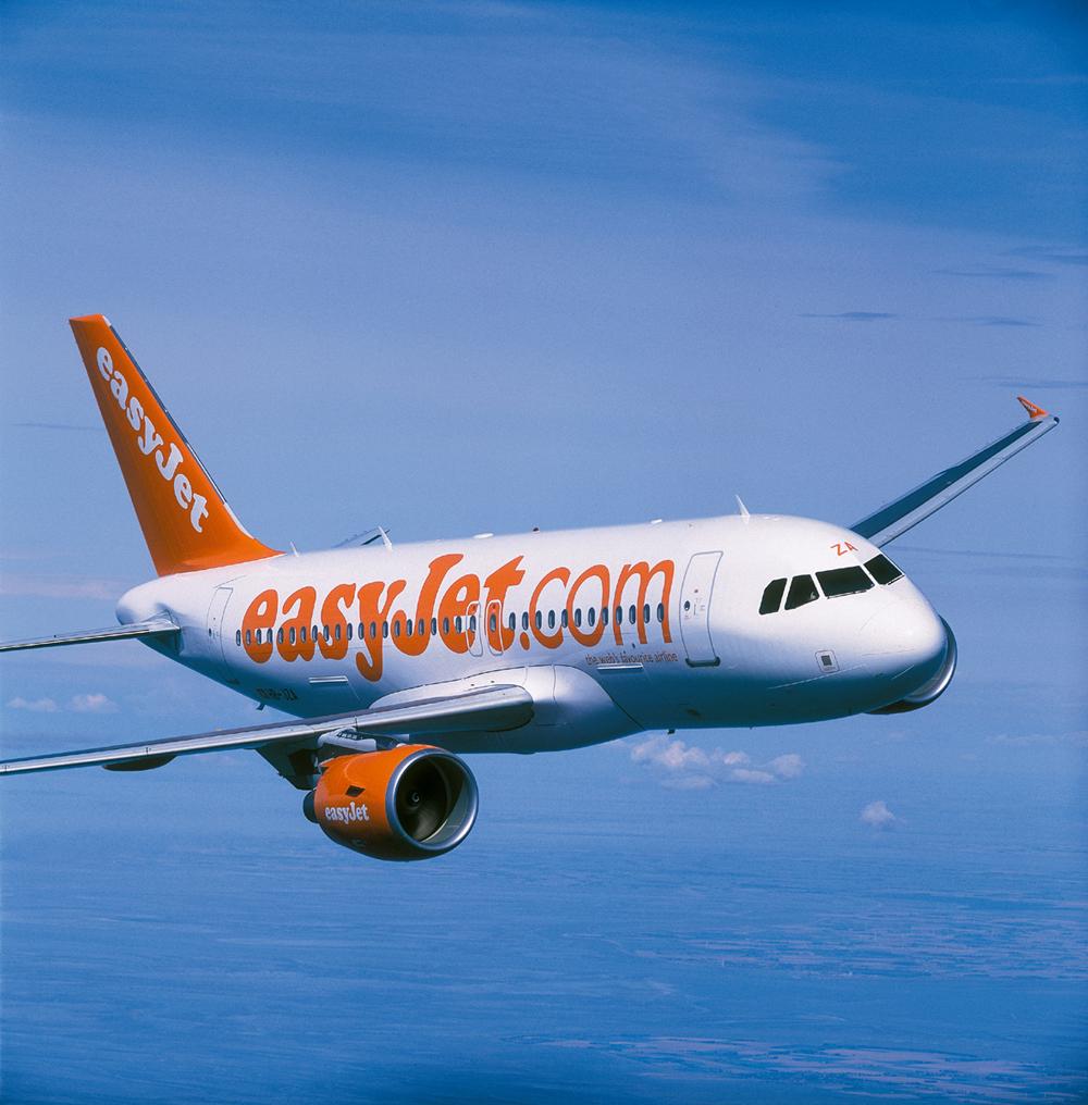 Immagine di sfondo della pagina easyJet vola da record a Napoli