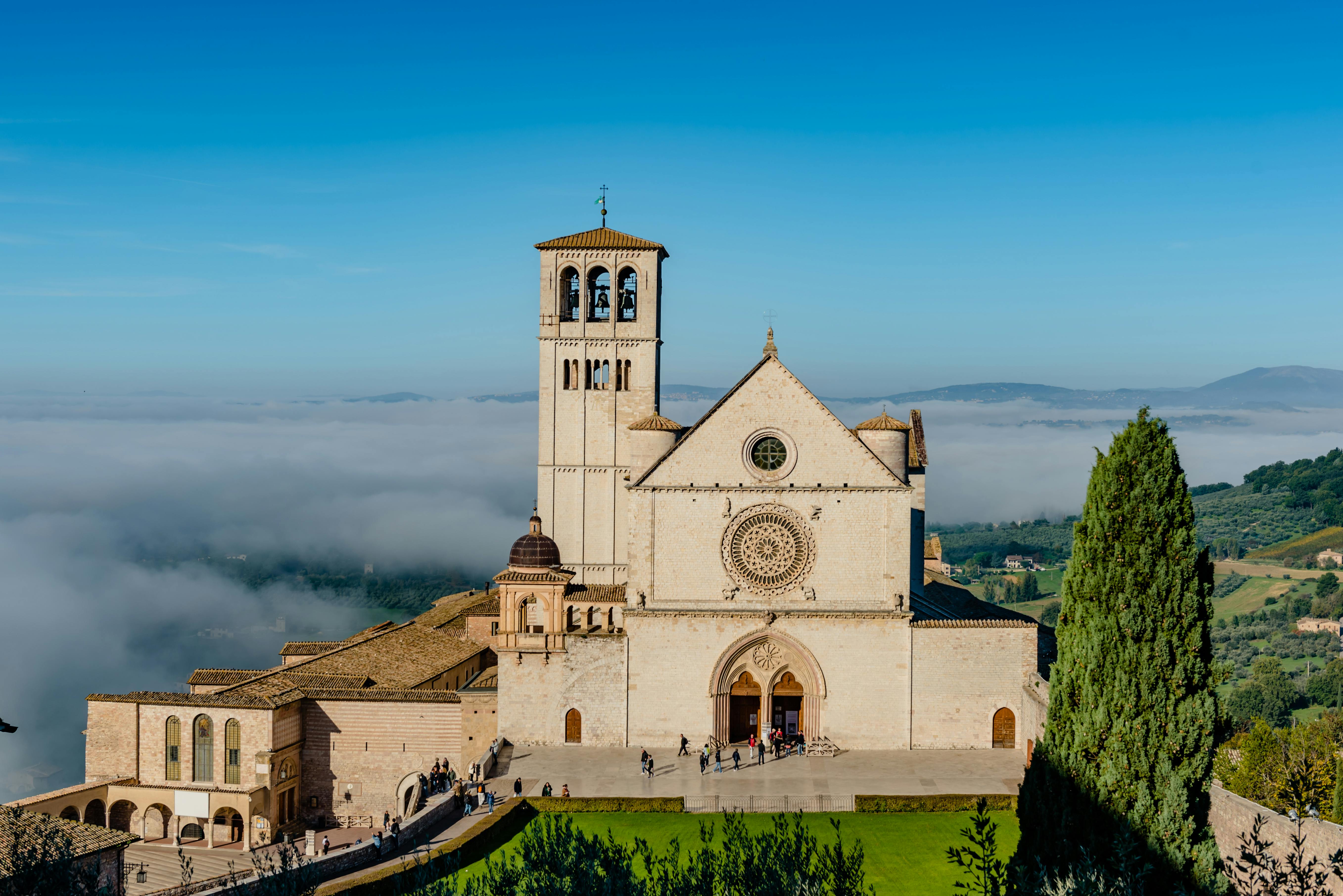 Immagine di sfondo della pagina DeMusicAssisi 2025: la parola si fa musica nei luoghi di San Francesco