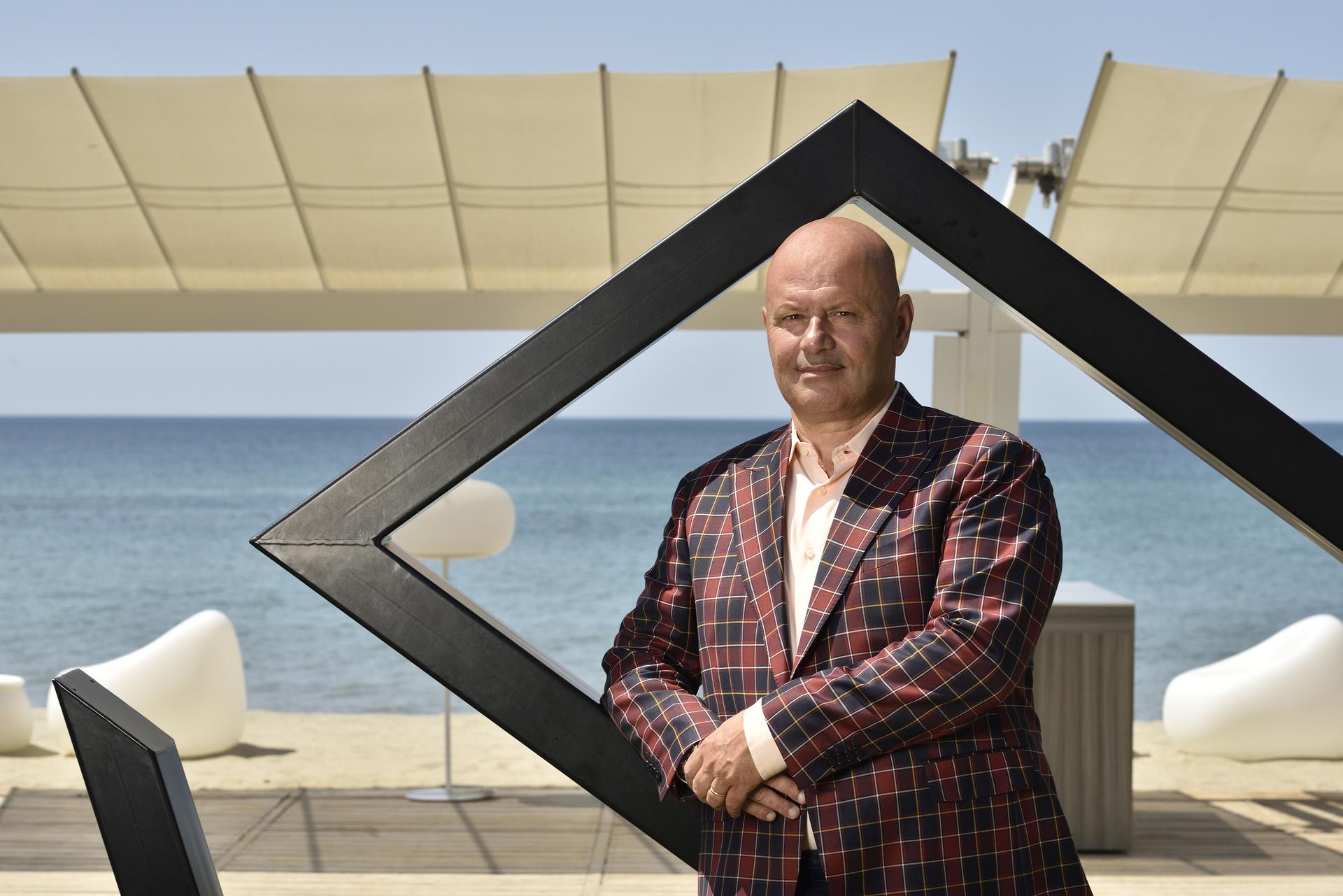 Immagine di sfondo della pagina Icon Collection accelera nel segmento luxury: +8% di crescita prevista nel 2025
