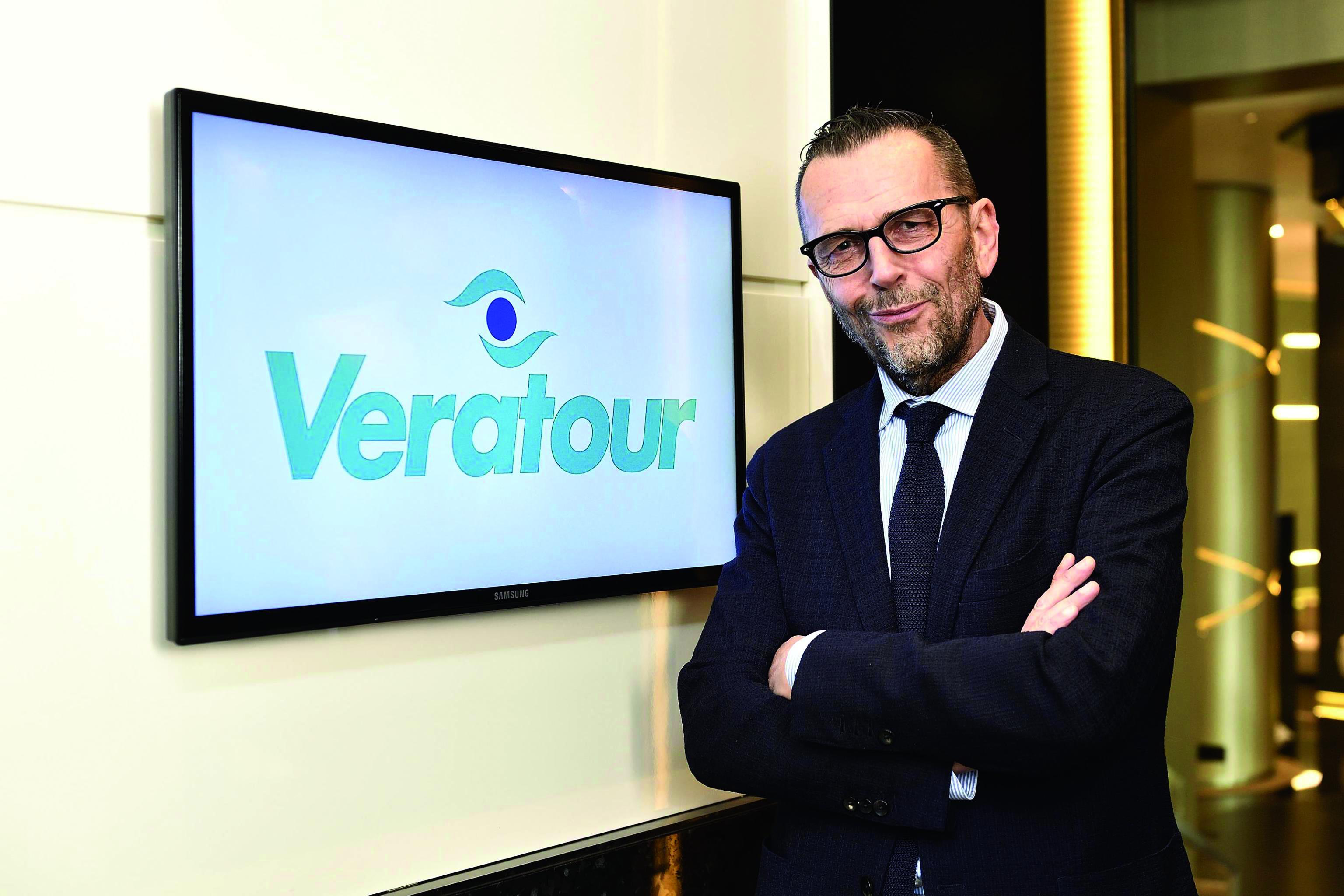 Immagine di sfondo della pagina Veratour, scommessa vincente su agenzie Verastore