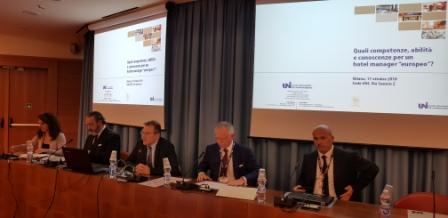 Immagine di sfondo della pagina EHMA Italia ed Uni certificazione per hotel manager