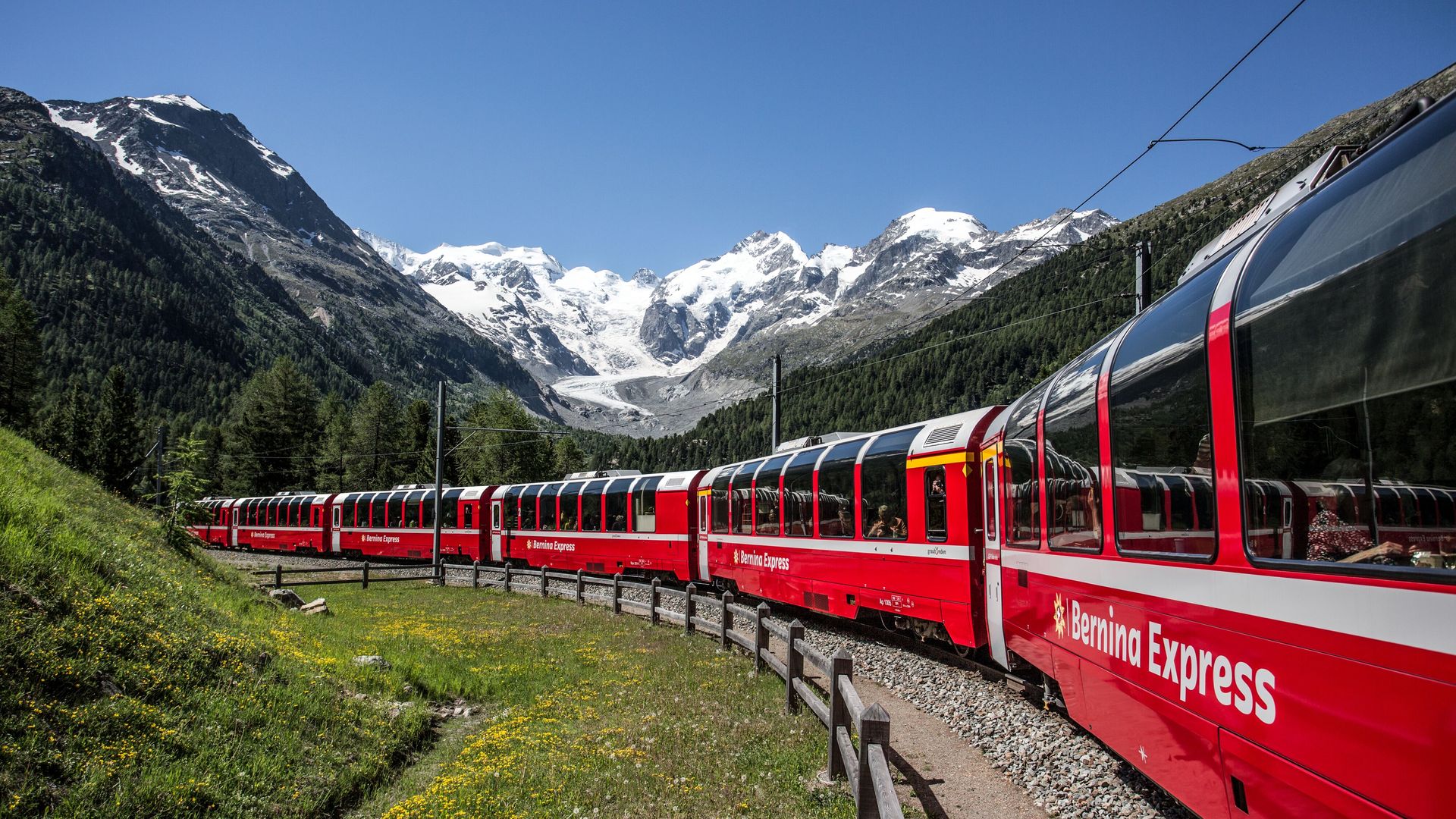 Immagine di sfondo della pagina Radio Vacanze alla scoperta della Ferrovia Retica: un viaggio tra storia, paesaggi e novità turistiche