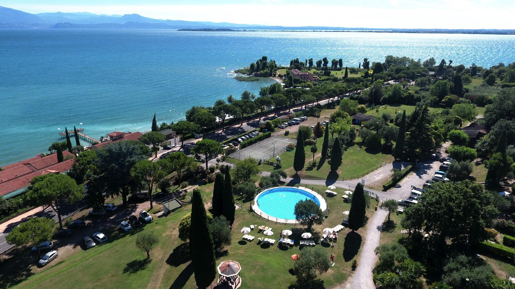 Immagine di sfondo della pagina Club del Sole: al via le prenotazioni estive