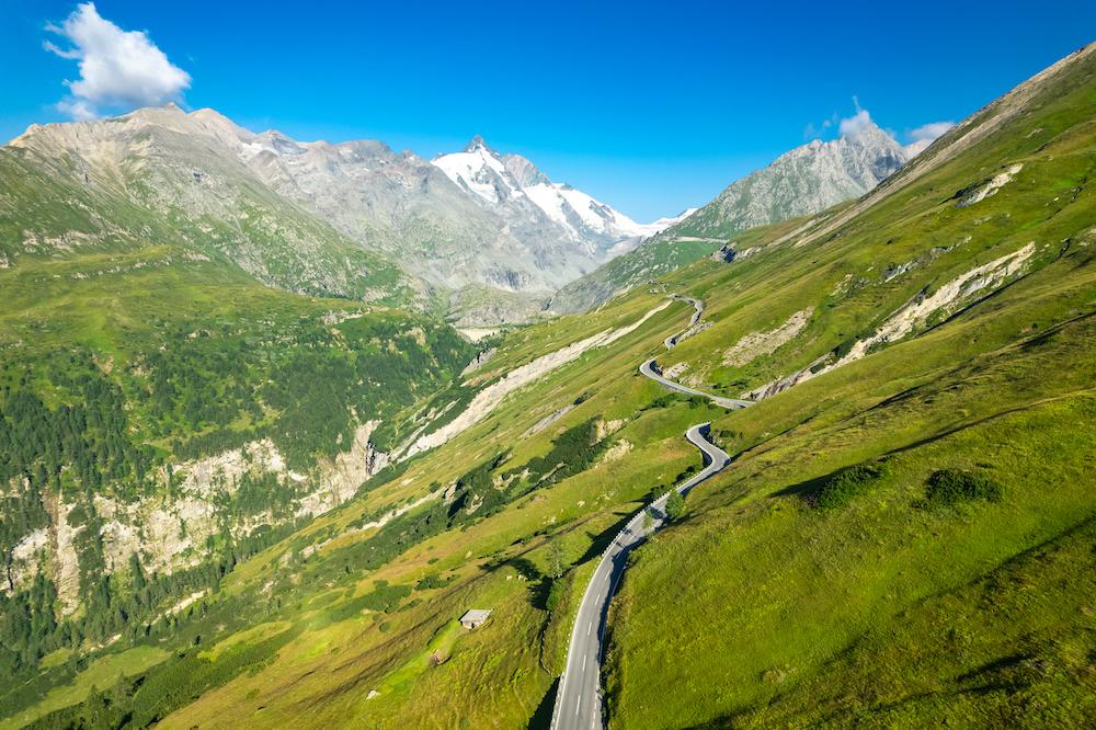 Immagine di sfondo della pagina Strada alpina del Grossglockner, monumento nazionale d'Austria