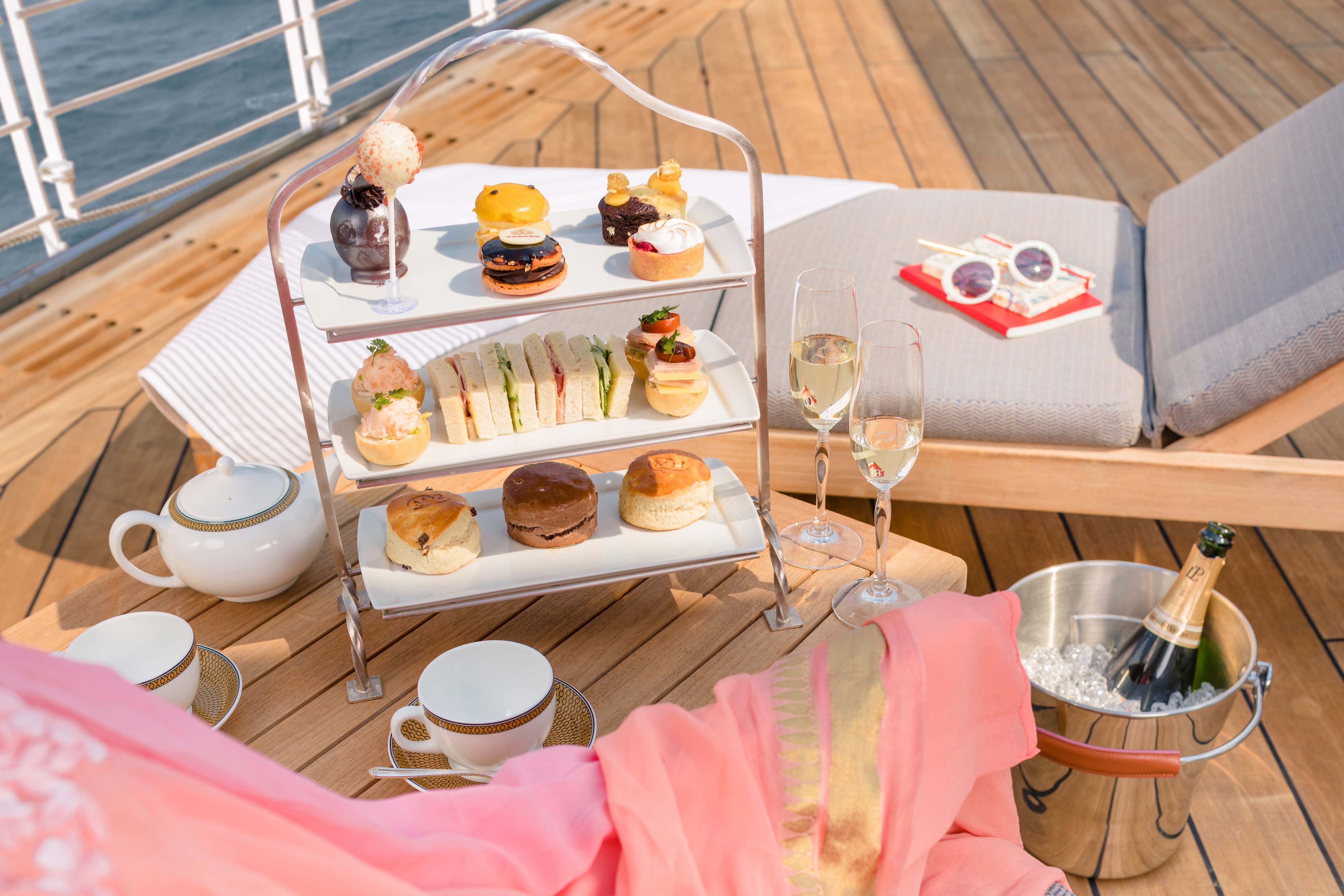 ISON_180601_Cunard_Grills_44053_2 afternoon tea