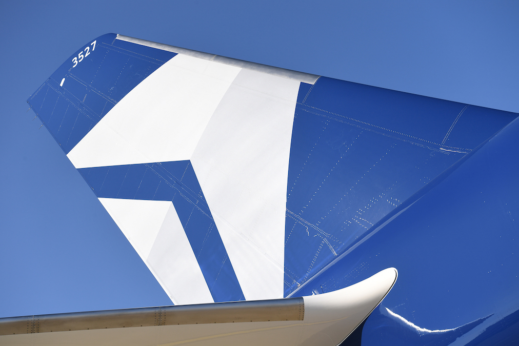 Immagine di sfondo della pagina Delta Air Lines: utili record nel secondo trimestre 2025, confermata la guidance annuale